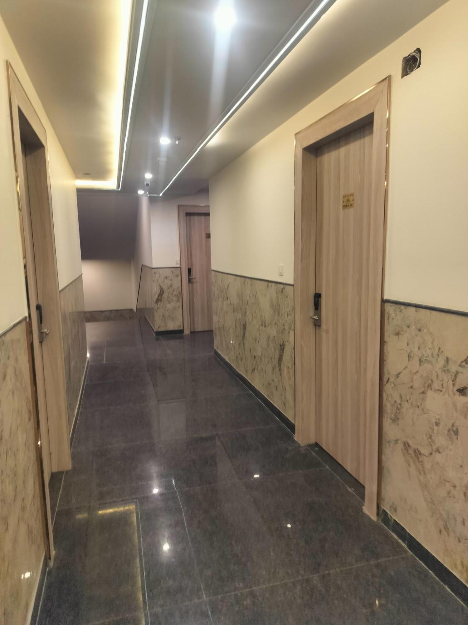 Airport Yash 5 Mins Aerocity Metro 4* New Delhi