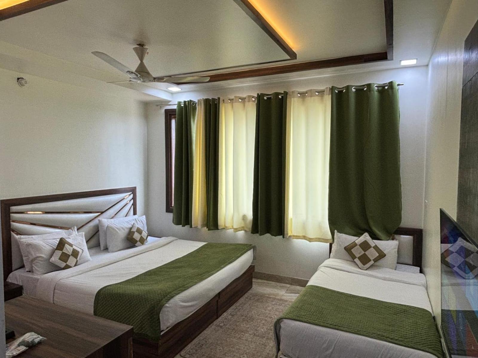 Airport Yash 5 Mins Aerocity Metro Hotel 4*
