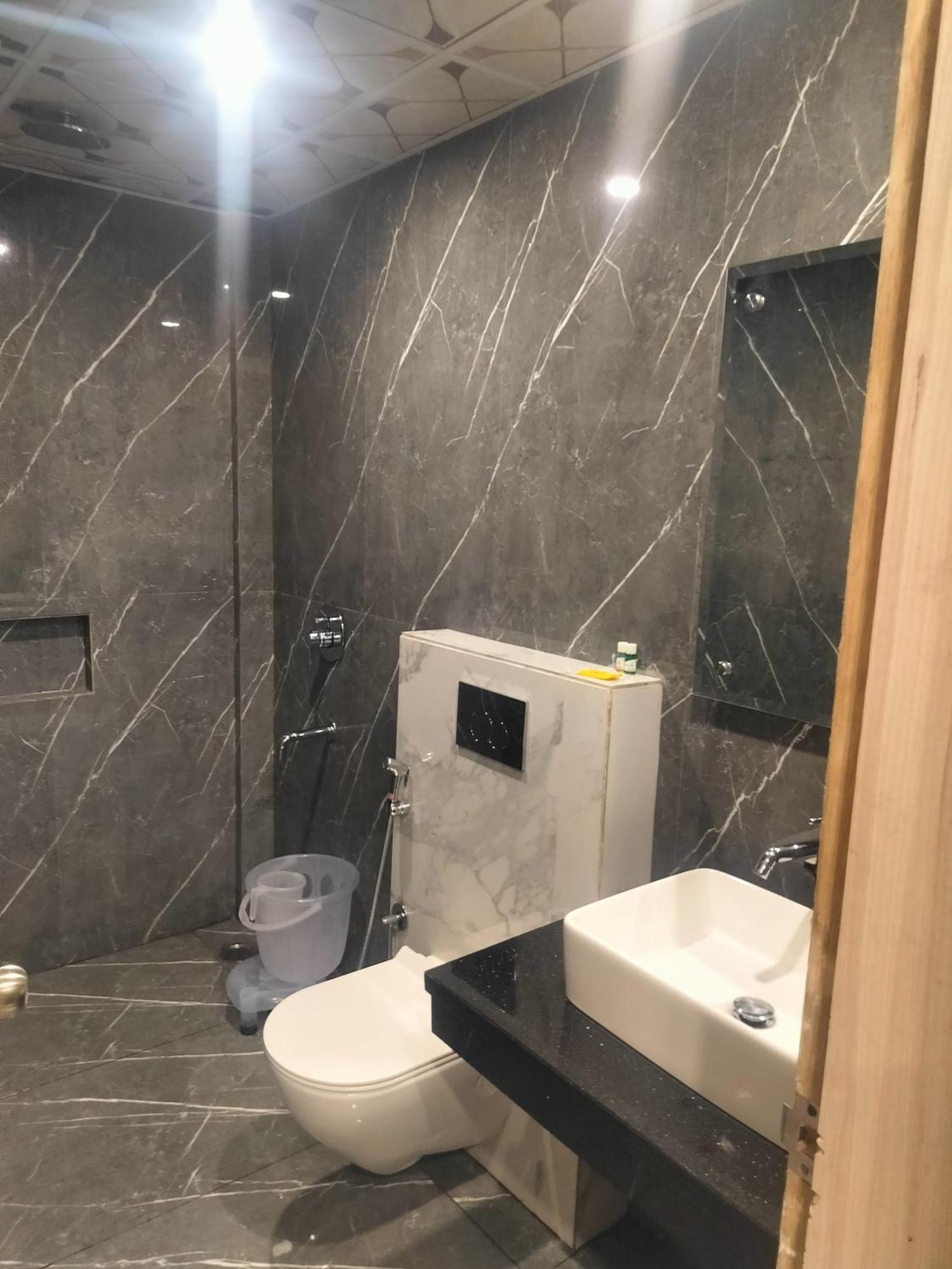 Hotel Airport Yash 5 Mins Aerocity Metro 4*