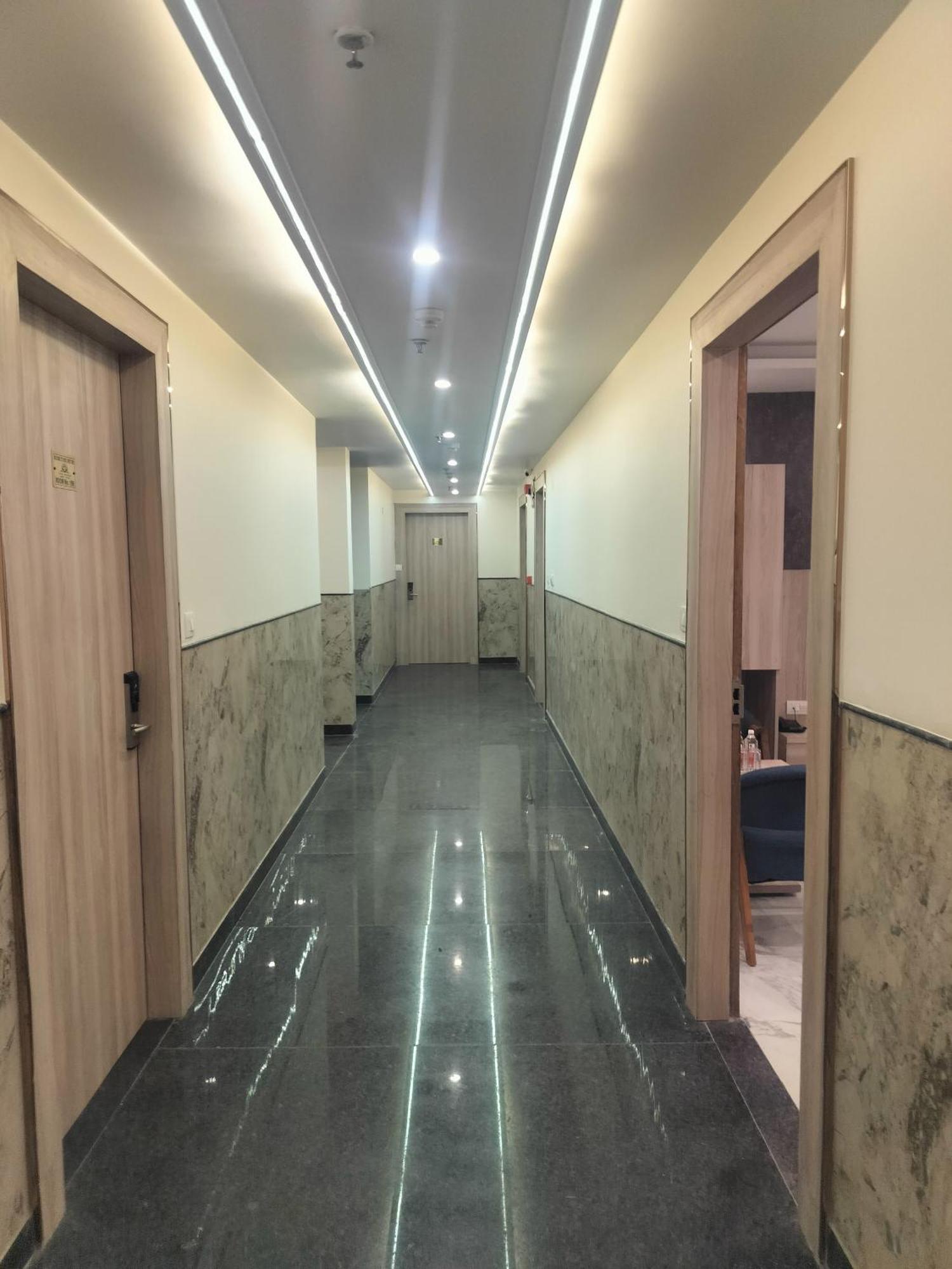 Hotel Airport Yash 5 Mins Aerocity Metro