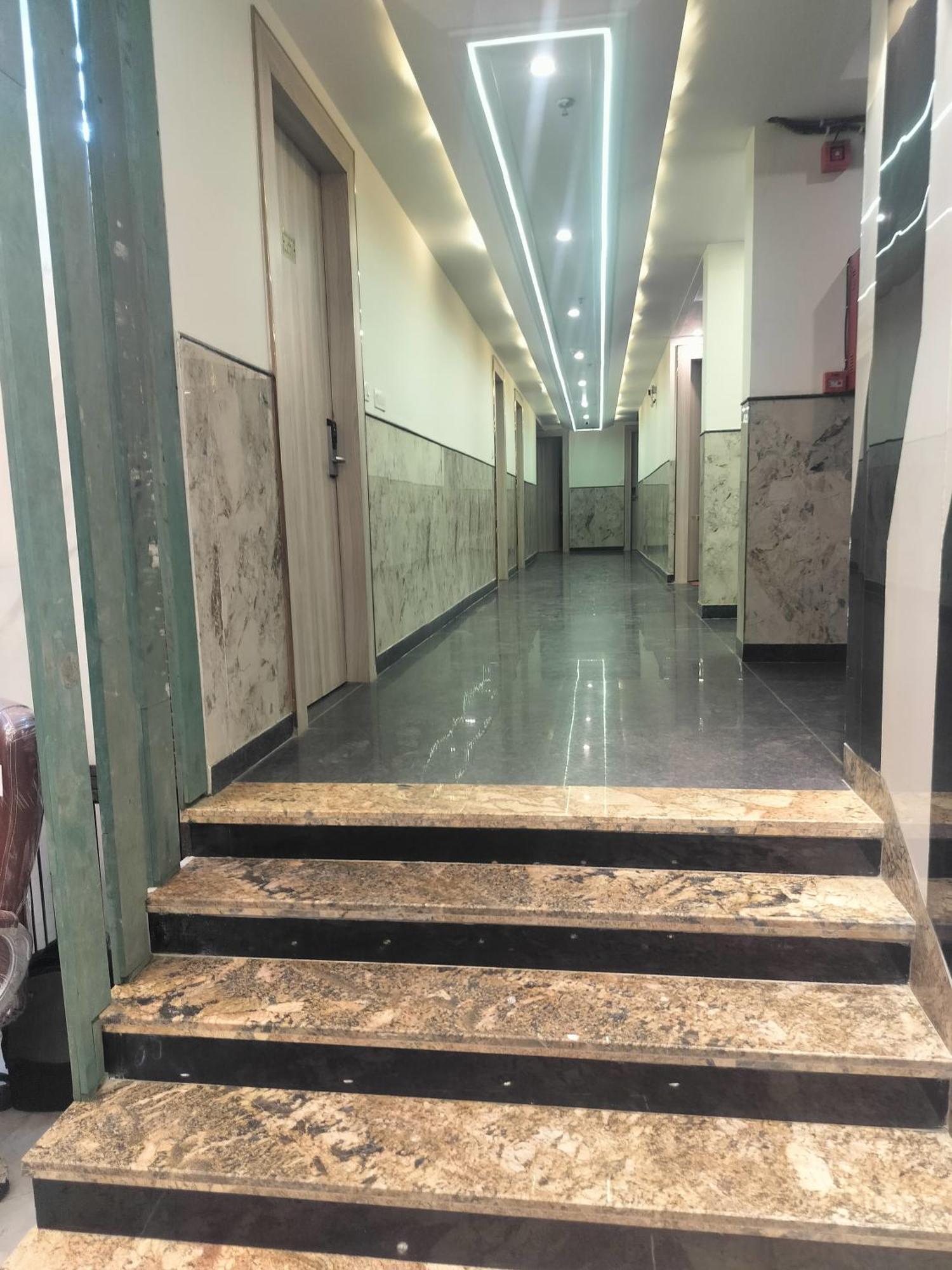 Airport Yash 5 Mins Aerocity Metro 4* New Delhi
