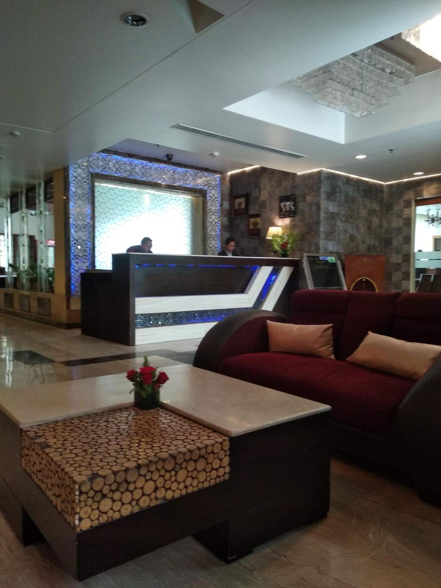 Airport Yash 5 Mins Aerocity Metro Hotel
