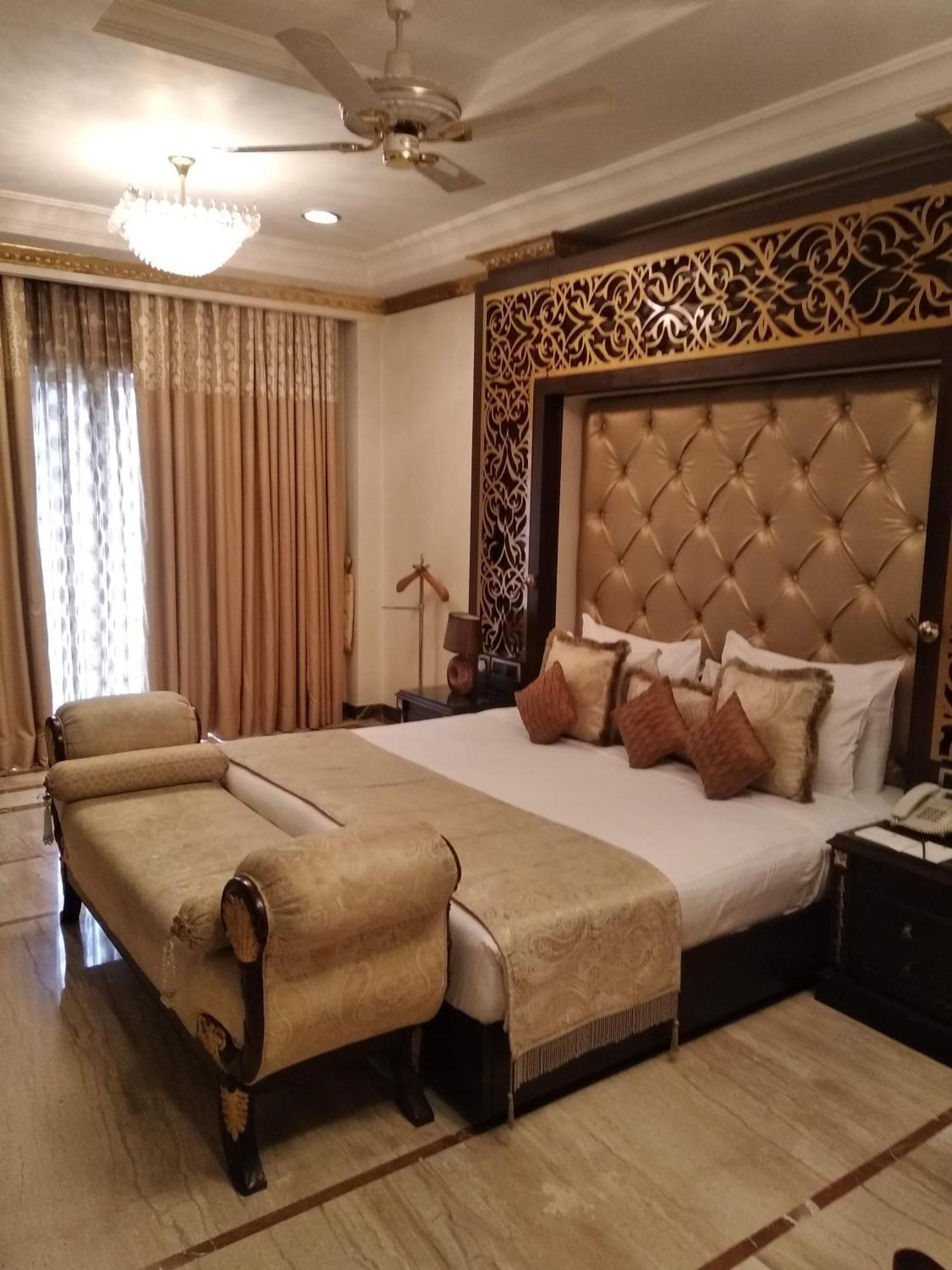 Airport Yash 5 Mins Aerocity Metro 4*