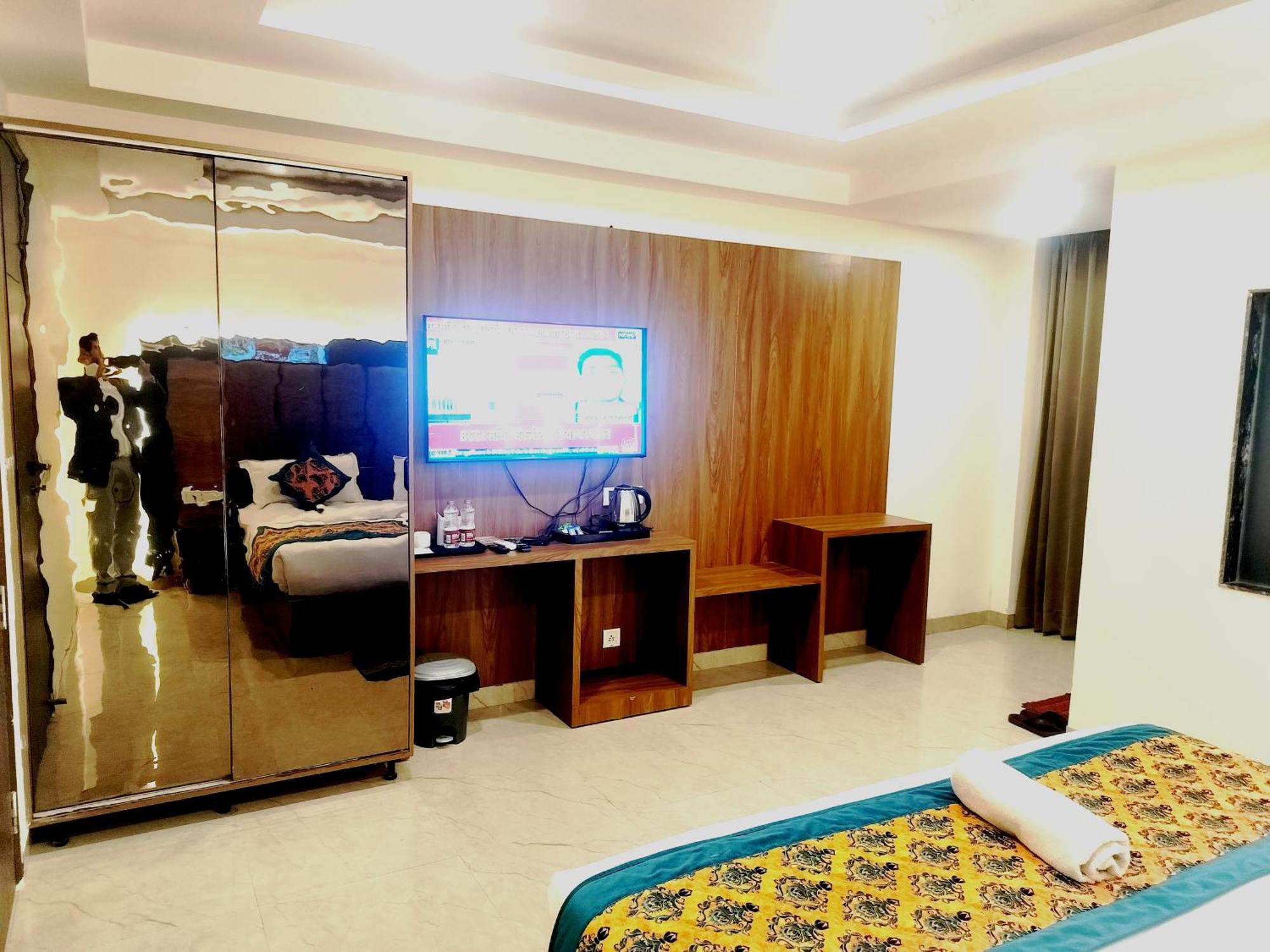 Hotel Airport Yash 5 Mins Aerocity Metro