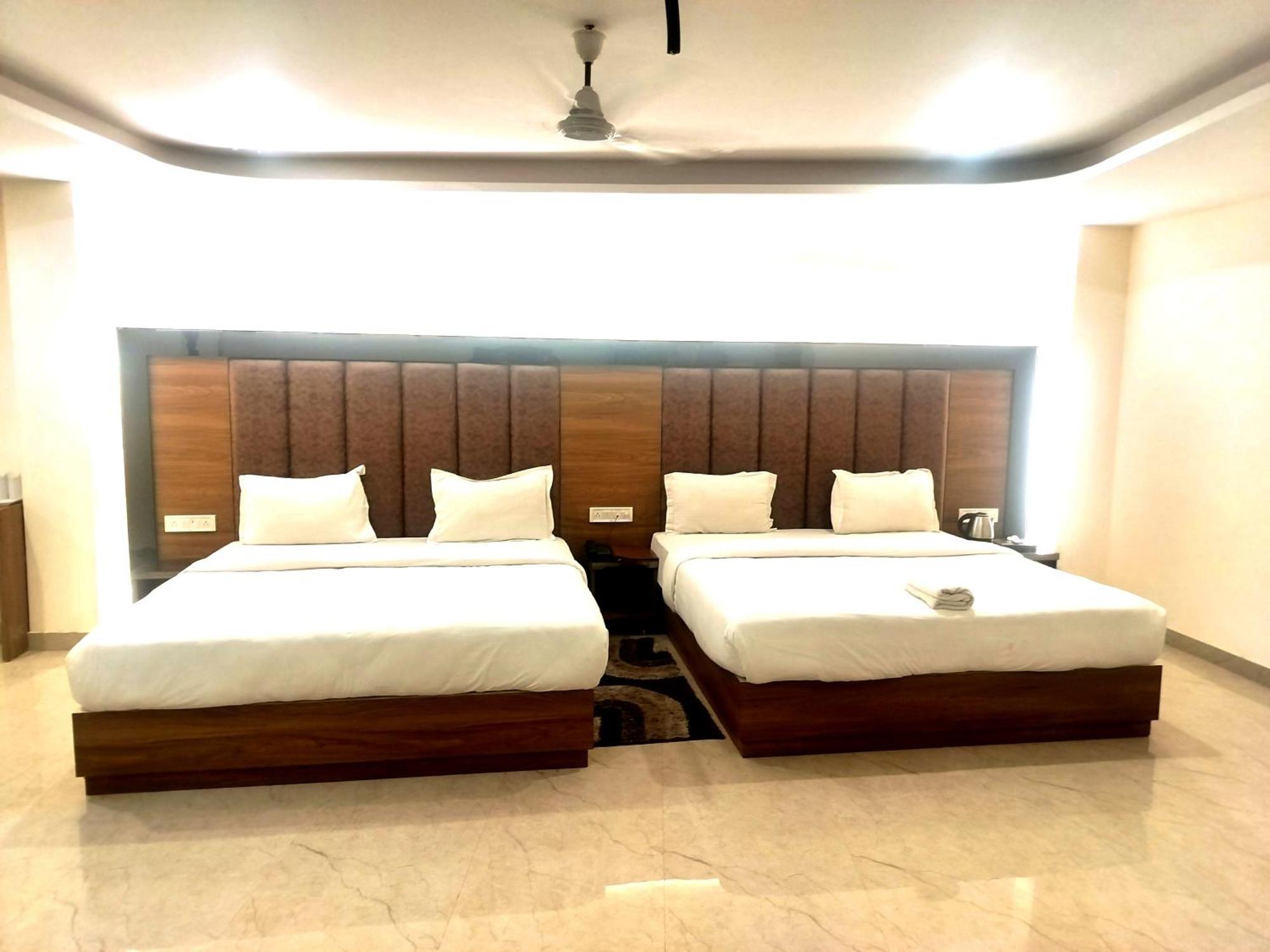 Hotel Airport Yash 5 Mins Aerocity Metro New Delhi