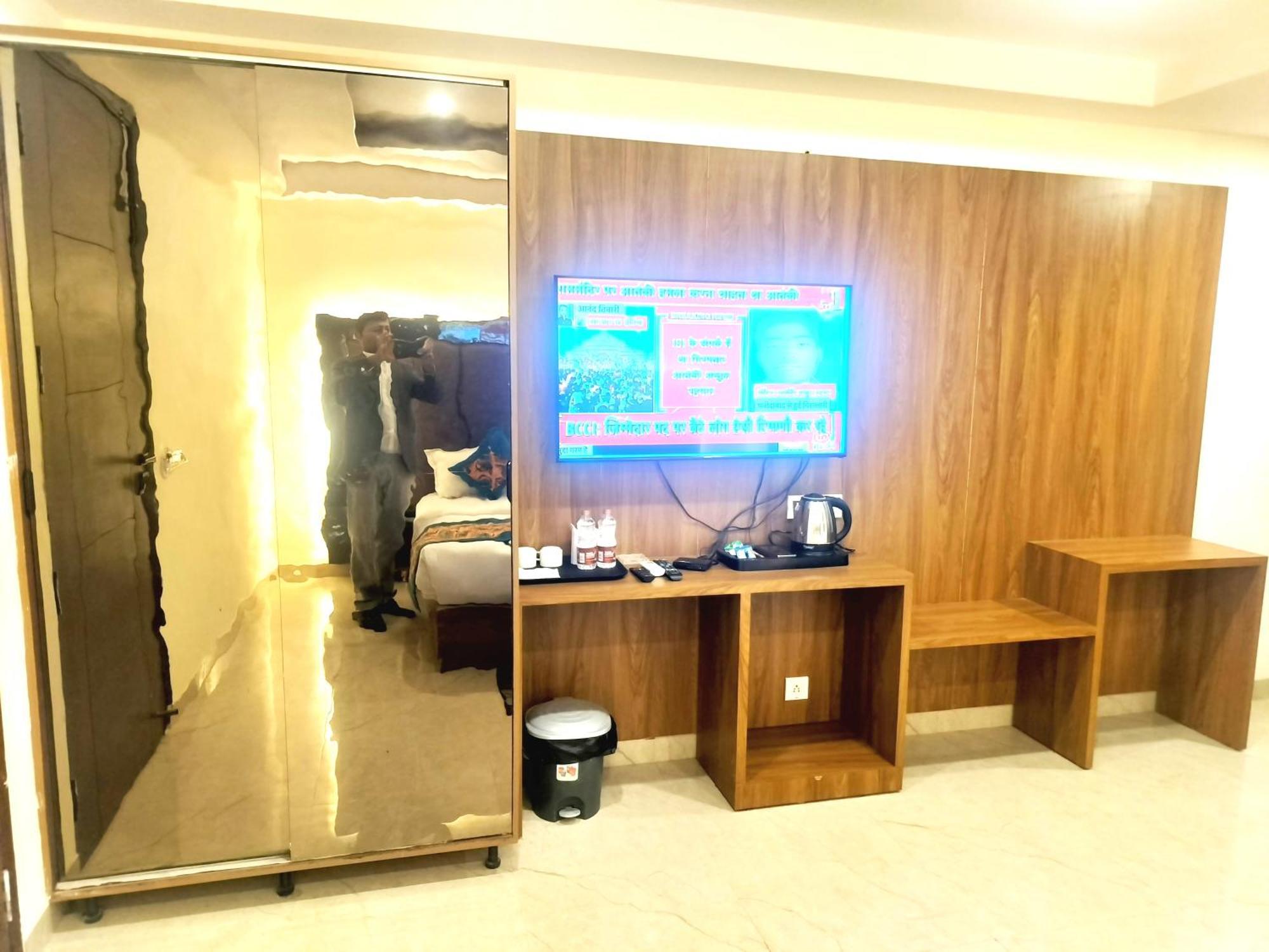 Hotel Airport Yash 5 Mins Aerocity Metro