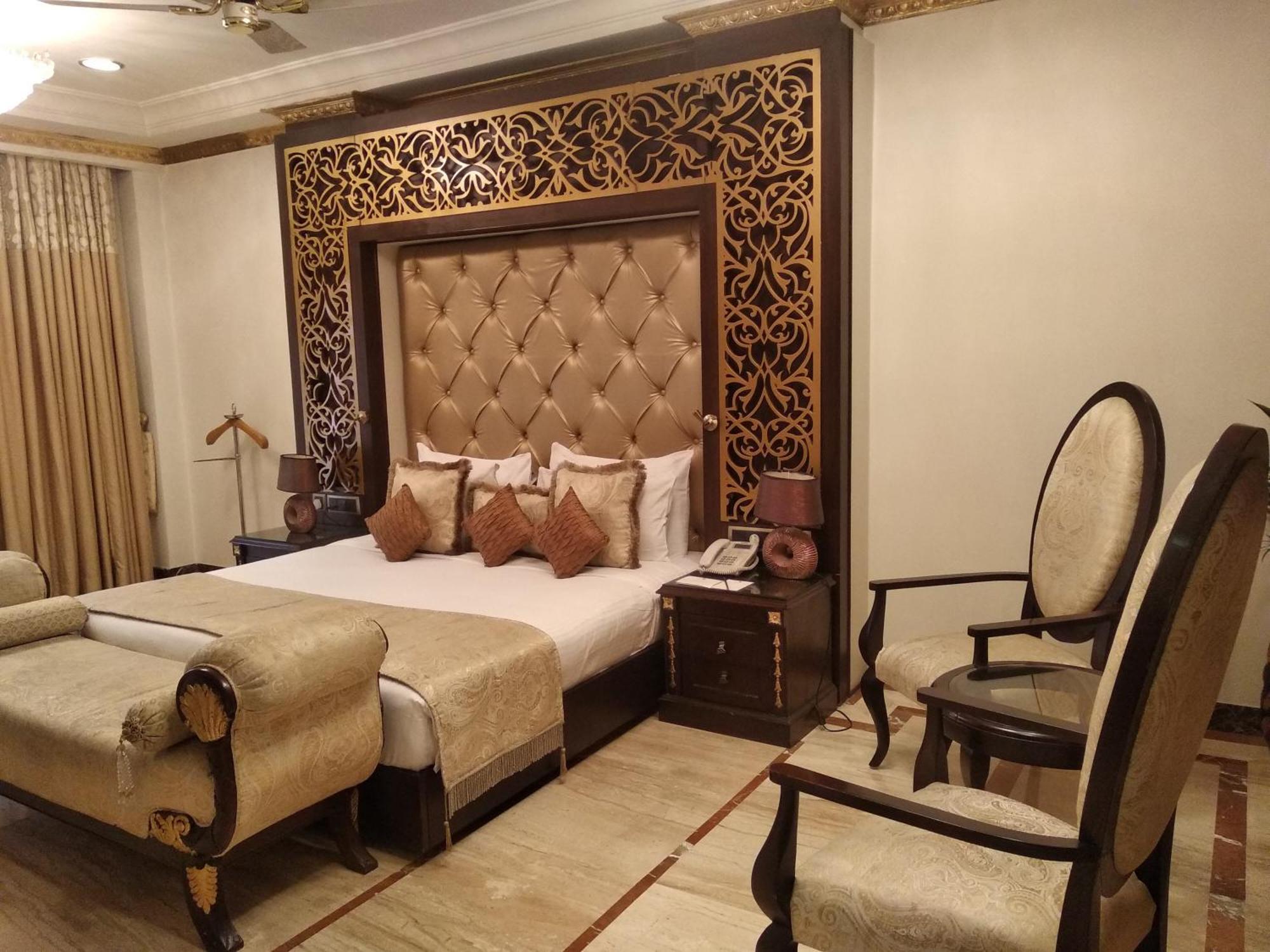 Hotel Airport Yash 5 Mins Aerocity Metro 4*