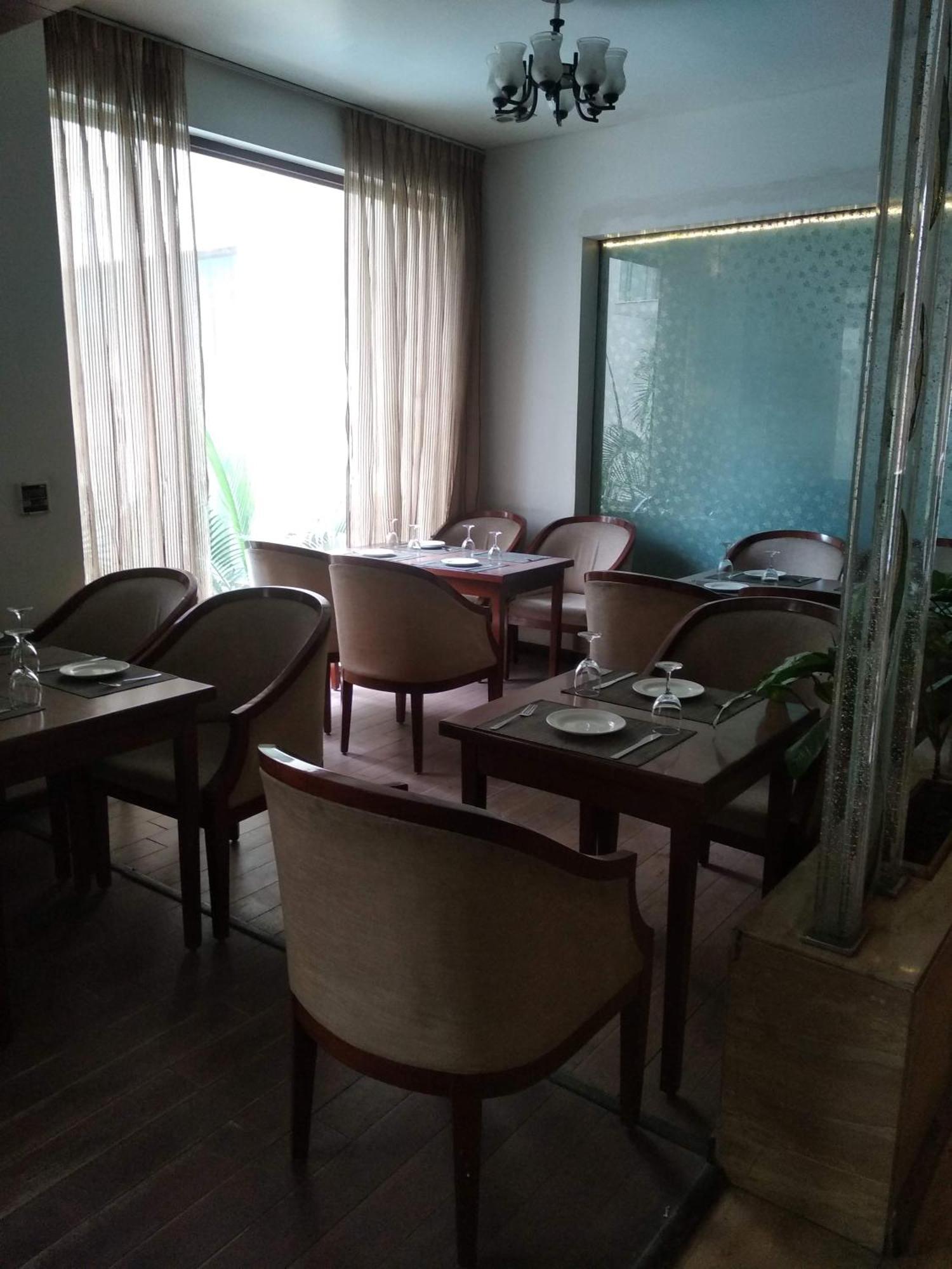 Airport Yash 5 Mins Aerocity Metro Hotel 4*