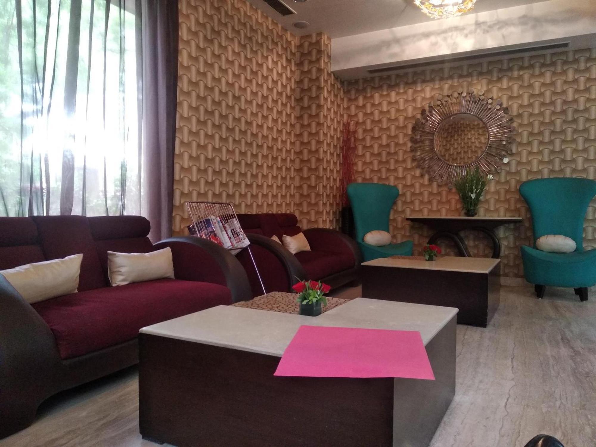 Hotel Airport Yash 5 Mins Aerocity Metro 4*